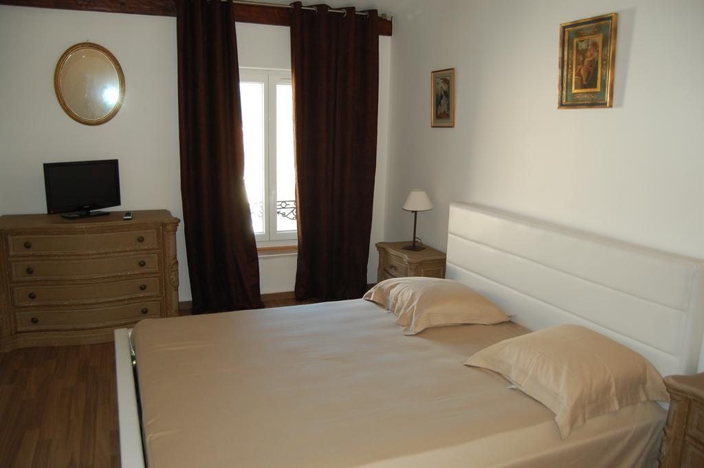 Chateau De La Clapiere Hyeres Room photo
